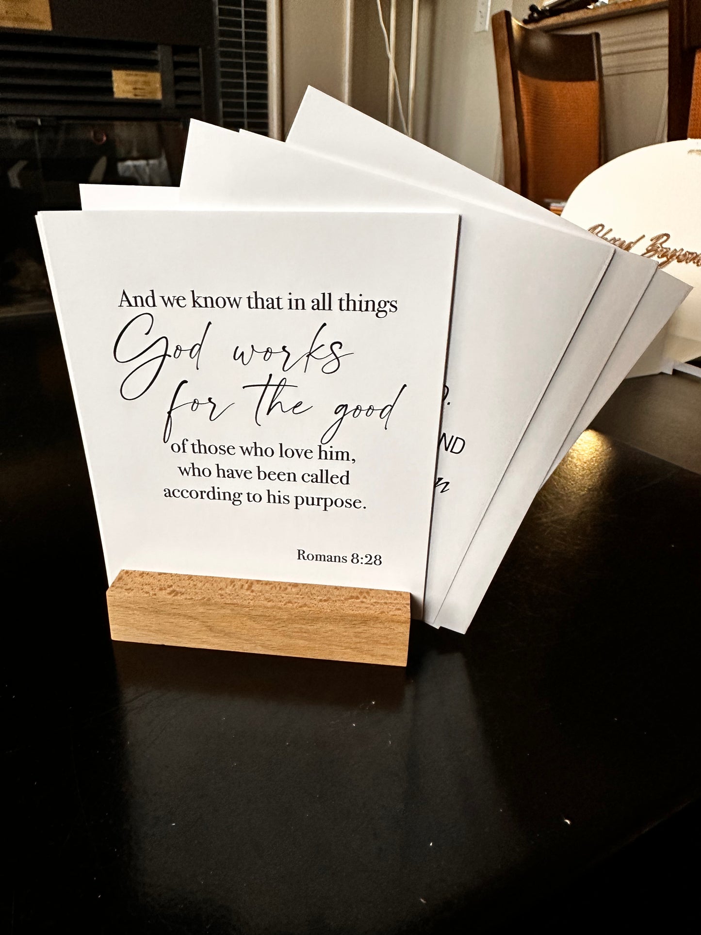 Carte de verset biblique avec présentoire